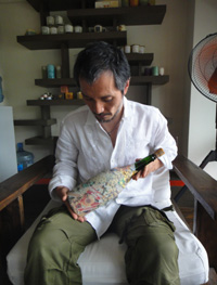 SaitoYuichiro-withBottole.jpg